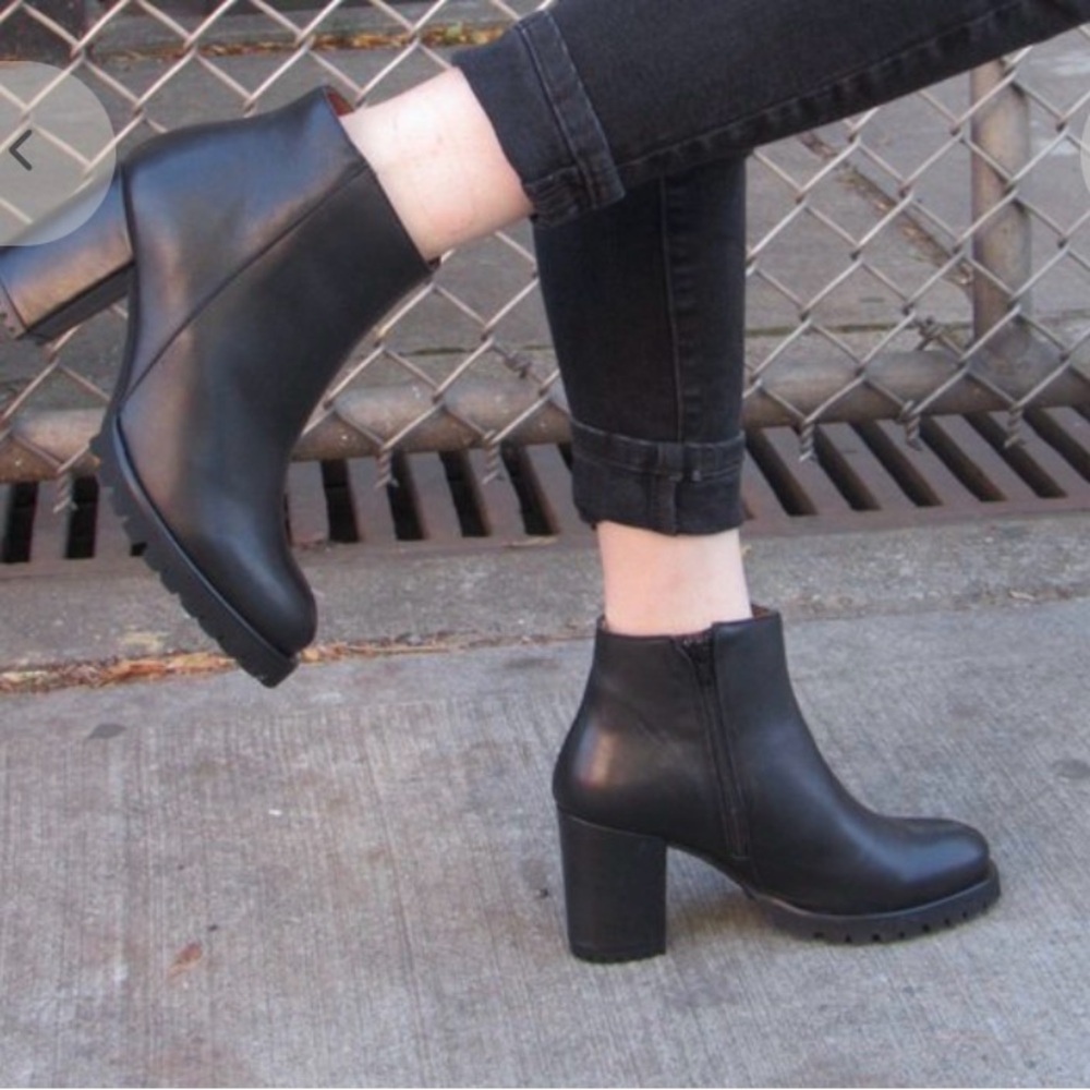 NWOT Eric Michael Quebec Black Leather Ankle Booties Boots Spain Chunky Size 39